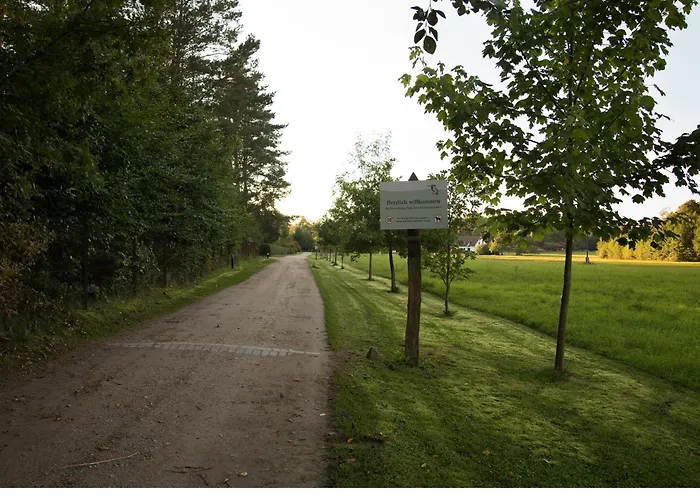 Ferienhaus-park Brennickenswerder 假日公园 *